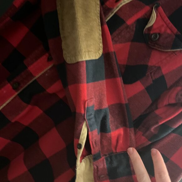 Roots. Beaver Creek, Lumberjack plaid 100% Cotton Collared Button Down Shirt. - Picture 5 of 9